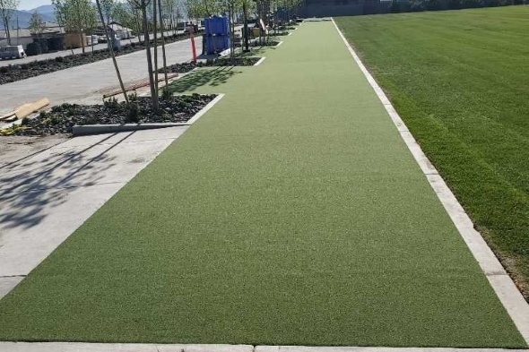 Albuquerque Outdoor tee line consisting of one continuous green synthetic grass strip surrounded by trees